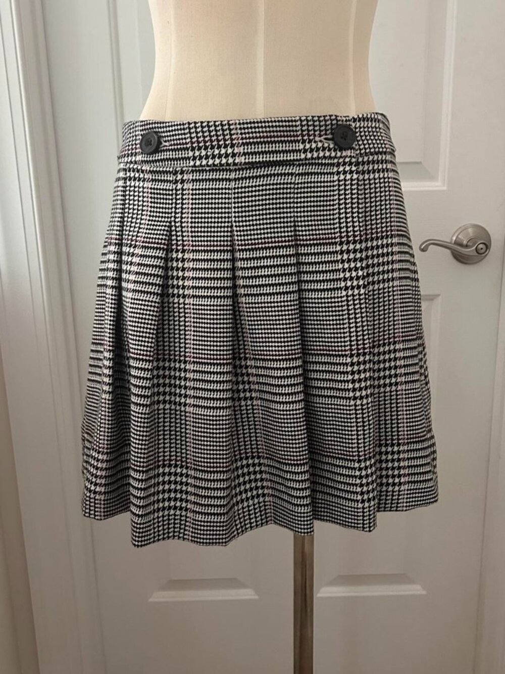 Arizona Jean Co. black & white plaid pleated skirt with button detail Size 5